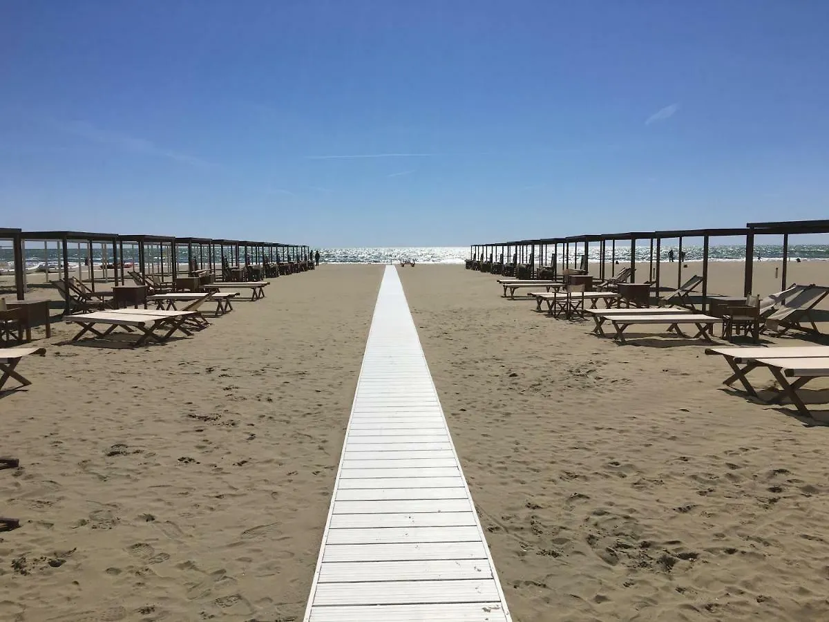 Exclusive Loft 300Mt By The Sea Forte Dei Marmi Villa