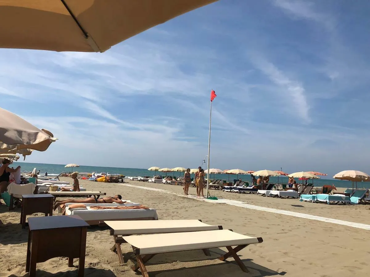 Exclusive Loft 300Mt By The Sea Forte Dei Marmi Villa