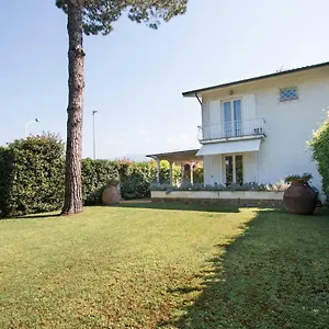Rita Forte dei Marmi